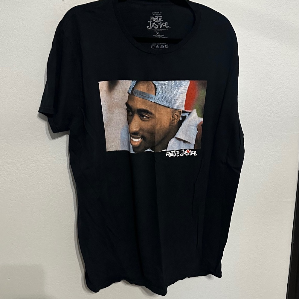 2 Men’s TUPAC vintage tees